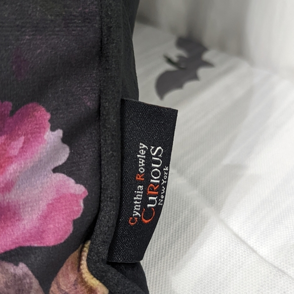 🆕 Floral Skull Pillow 💀 Cynthia Rowley - Picture 5 of 6
